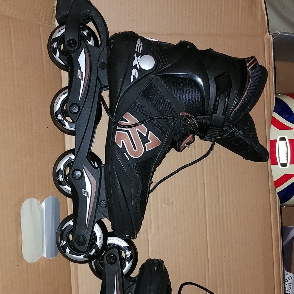Inline skates, mens 11, w/all guards and helmet